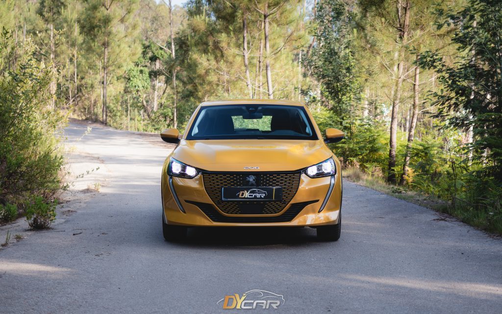 Peugeot E-208