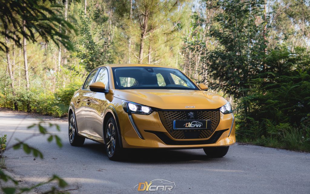 Peugeot E-208