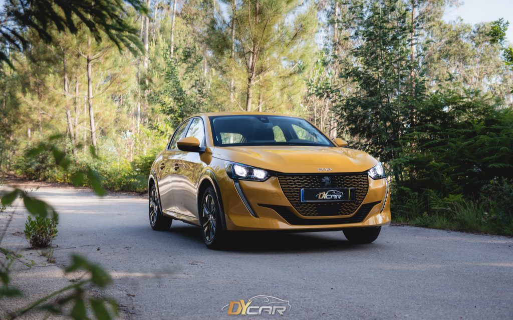 Peugeot E-208