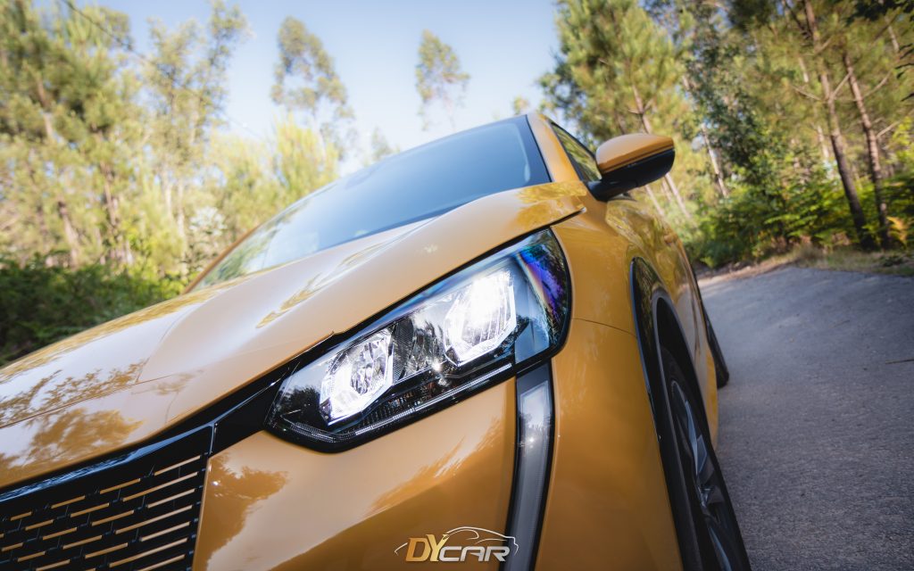 Peugeot E-208