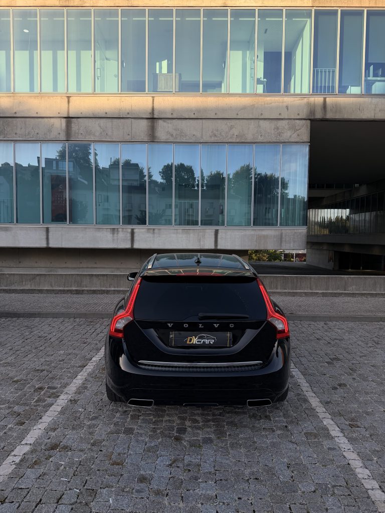 Volvo V60 D6