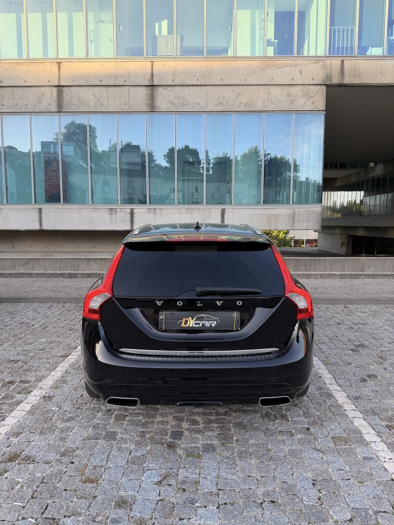 Volvo V60 D6